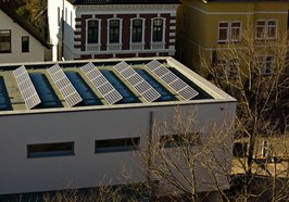 Solaranlage auf einem Hausdach. Foto: Adobe Stock/PictureP