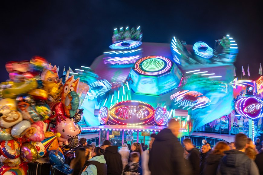 Sascha Stüber Luftballontraube und Take Off auf dem Kramermarkt 2024. Foto: Sascha Stüber