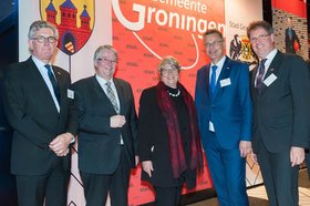 Empfang: (v.r.) Klaus Wegling, Leiter Wirtschaftsförderung Oldenburg, Diderik Koolmann, Wirtschaftsförderung Groningen, Bürgermeisterin Germaid Eilers-Dörfler, Emdens Oberbürgermeister Bernd Bornemann, Dolf Vogd, Commercieele Club. Foto: M. Stephan