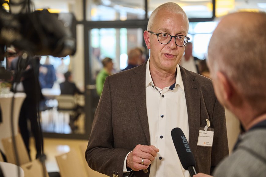 Christian Fritsch im Gespräch mit den Medien. Foto: Eiko Braatz