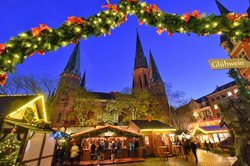 Die Lambertikirche in festlichem Schmuck. Foto: Hanz-Jürgen Zietz