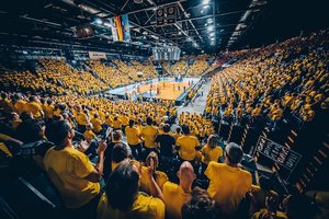 Fans der EWE Baskets Oldenburg in der Großen EWE-Arena. Foto: Ulf Duda Fans der EWE Baskets Oldenburg in der Großen EWE-Arena. Foto: Ulf Duda