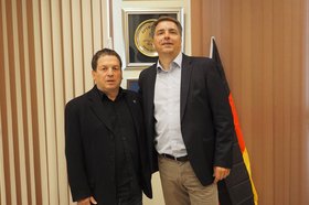 Oberbürgermeister Jürgen Krogmann mit Yoram Israeli, Landrat von Mateh Asher. Foto: Stadt Oldenburg