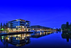 Blaue Stunde am Oldenburger Stadthafen. Foto: Hans-Jürgen Zietz