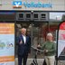 Vorschau: Reinhard Nannemann, Vorstand Volksbank Oldenburg eG und Dr. Beate Jonas, Vorstandsvorsitzende Stiftung Hospizdienst freuen sich auf viele Fahrradkilometer. Foto: Stadt Oldenburg