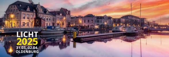 Oldenburger Hafen in Abenddämmerung und Hinweis auf die LICHT-Konferenz 2025. Foto: LiTG