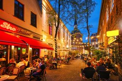 Lauer Sommerabend in der Oldenburger Wallstraße. Foto: Hans-Jürgen Zietz