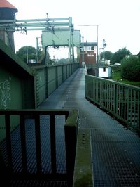 Eisenbahnklappbrücke. Foto: Rolf Scharfenberg