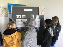 Gemeinsames Planen einer Fahrradstation für Oldenburg beim Zukunftstag 2024. Foto: Stadt Oldenburg