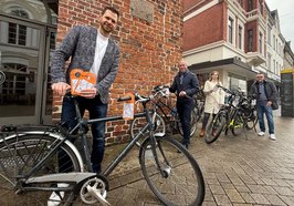 Von links: Innenstadtmanager Steffen Trawinski, Ralph Wilken (Leiter der Wirtschaftsförderung Stadt Oldenburg), Sophie Mornhinweg, Wirtschaftsförderung sowie Christoph Baak, erster Vorsitzender „Gemeinsam für Oldenburg e.V.“. Foto: Stadt Oldenburg