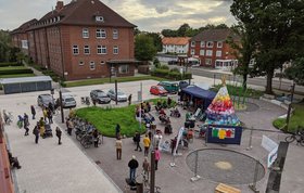 Konzert der „Global Music Player Allstars“ am Festival-Tipi. Foto: Stadt Oldenburg.