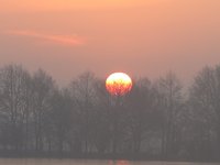 Sonnenaufgang am Bornhorster See. Foto: Werner Fuhlrott