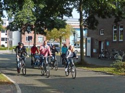 Zehn STADTRADELNDE bei der Ankunft in Oldenburg stellvertretend für alle Teilnehmenden. Foto: Stadt Oldenburg