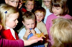 Kinder mit Seestern. Quelle: Landesmuseum Natur und Mensch