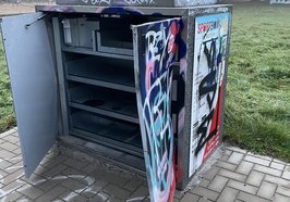 Aufgebrochen und mit Graffitis besprüht: die SportBox in Bloherfelde. Foto: Stadt Oldenburg