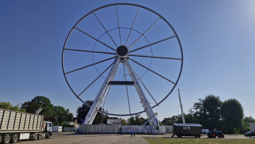 Der Aufbau vom Riesenrad am 6. September 2024: Das Rad ist rund. Foto: Stadt Oldenburg