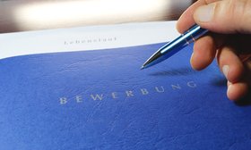 Bewerbungsmappe. Foto: I-vista/Pixelio.de Bewerbungsmappe. Foto: I-vista/Pixelio.de