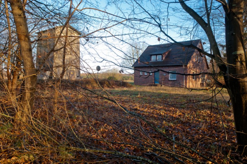 Wetterstation und Schlauchtrockenturm. Foto: Peter Duddek