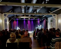 Veranstaltung Lesebühne Metrophobia im Wilhelm13. Foto: Literaturhaus Oldenburg Veranstaltung Lesebühne Metrophobia im Wilhelm13. Foto: Literaturhaus Oldenburg