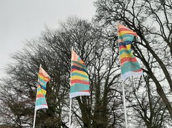 Flaggen des Vereins 321-2021: 1700 Jahre jüdisches Leben in Deutschland e.V. Foto Stadt Oldenburg Flaggen des Vereins 321-2021: 1700 Jahre jüdisches Leben in Deutschland e.V. Foto Stadt Oldenburg