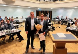 Oberbürgermeister Jürgen Krogmann hieß Stefan Menke als neues Ratsmitglied willkommen. Foto: Stadt Oldenburg