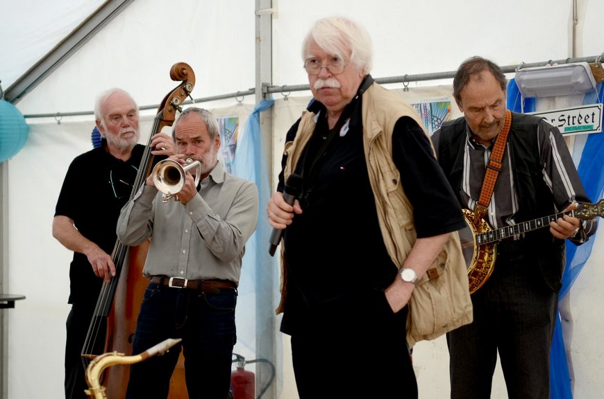 Das Flowerstreet Jazztett spielt auf der Eröffnung des Kulturfestivals. Foto: Stadt Oldenburg