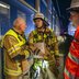 Vorschau: Zwei Feuerwehrleute besprechen sich und ein weiterer Mann hört zu. Foto: Sascha Stüber