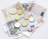Geldscheine und Münzen. Foto: Uschi Dreiucker/Pixelio Geldscheine und Münzen. Foto: Uschi Dreiucker/Pixelio