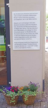 Die Informationstafel zur Straße Abraham ist jetzt an der Gaststraße 27 zu finden. Foto: Stadt Oldenburg Die Informationstafel zur Straße Abraham ist jetzt an der Gaststraße 27 zu finden. Foto: Stadt Oldenburg
