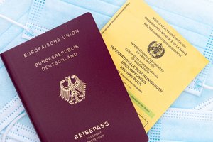 Deutscher Reisepass und Impfausweis. Foto: Markus Winkler/unsplash Deutscher Reisepass und Impfausweis. Foto: Markus Winkler/unsplash