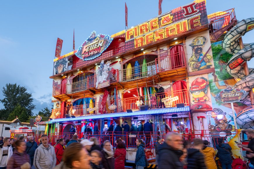 Sascha Stüber Das Laufgeschäft Feueralarm auf dem Kramermarkt 2024. Foto: Sascha Stüber