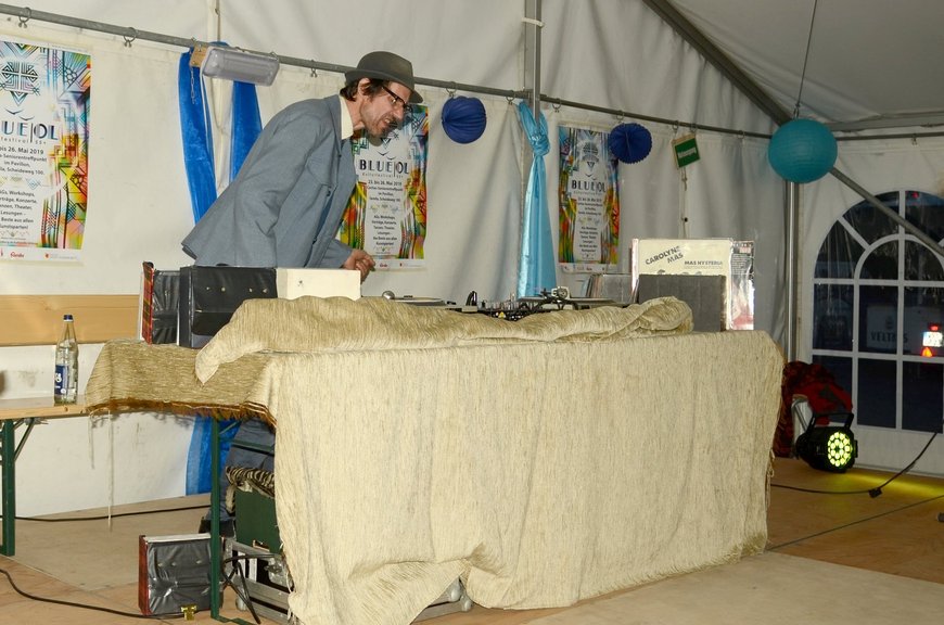 Der DJ Mr. 5000 legt auf während des Wilden Tanzens. Foto: Stadt Oldenburg