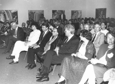 Im Stadtmuseum in der ersten Reihe mittig im Bild zu sehen v.l.n.r.: Preisträger Dr. Rainer Marwedel, damaliger Oberbürgermeister Horst Milde, Rosalinda von Ossietzky-Palm, Professor Dr. Ernst Hinrichs. Foto: Ilse Rosemeyer.