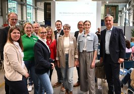 Die Organisatorinnen und Organisatoren sowie Referenten des 10. Oldenburger Fachkräfte-Forums mit Oberbürgermeister Jürgen Krogmann (ganz rechts). Foto: Jörg Hemmen