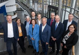 Die Verwaltungsspitze mit Oberbürgermeister Jürgen Krogmann (1. von links) und das Präsidium um Uni-Präsident Prof. Dr. Ralph Bruder (3. von rechts) zogen ein positives Fazit ihrer Zusammenarbeit.  Foto: Daniel Schmidt/Universität Oldenburg