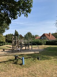 Beim Tag des Baumes, wurden einge Bäume auf dem Spielplatz Hullmannstraße gepflanzt. Foto: Stadt Oldenburg