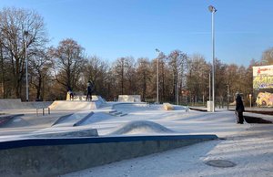 Trotz Frost wurde die neue Skateanlage schon getestet und kann ab sofort nach Herzenslust befahren werden. Foto: Stadt Oldenburg Trotz Frost wurde die neue Skateanlage schon getestet und kann ab sofort nach Herzenslust befahren werden. Foto: Stadt Oldenburg