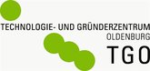 Logo des Technologie- und Gründerzentrums Oldenburg (TGO). Von rechts unten nach links oben aufsteigende grüne Punkte und schwarze Schrift auf weißem Grund. Logo: TGO