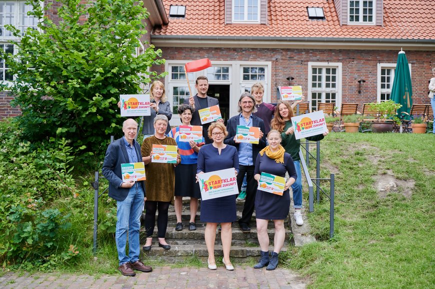 Gruppenfoto von den Projektleitungen mit Daniela Behrens. Foto: Benjamin Klingebiell