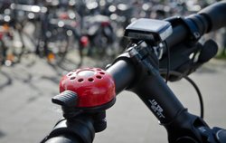 Fahrradlenker mit Klingel. Foto: Peter Duddek