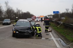 Feuerwehrleute bei der Arbeit nach einem Verkehrsunfall. Foto: Stadt Oldenburg