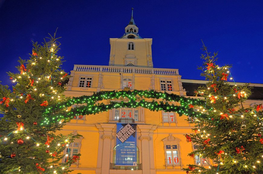 Hans-Jürgen Zietz Glühweinduft und Lichterglanz – der Oldenburger Lamberti-Markt 2025. Foto: Hans-Jürgen Zietz