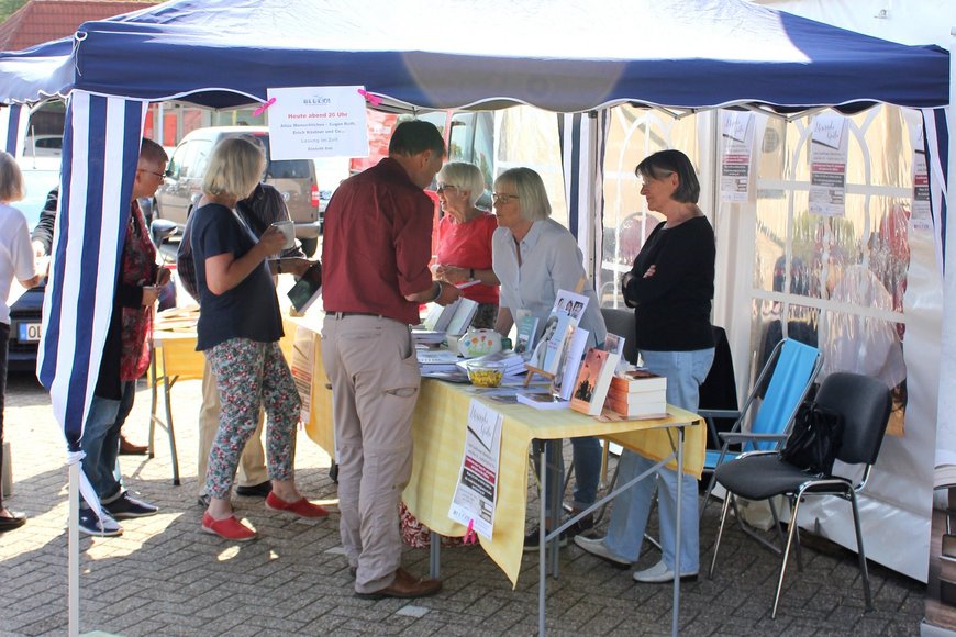 Infostand des Leseforums Oldenburg. Foto: Stadt Oldenburg