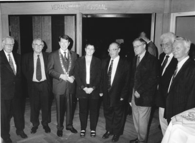 V.l.n.r.: Prof. Dr. Wolfram Köhler, Gerd Poppe, damaliger Oberbürgermeister Dr. Jürgen Poeschel, Kerstin Hensel, Dr. Sergej A. Kowaljow, Dr. Klaus Bednarz, Prof. Dr. Ernst Hinrichs, Dr. Ekkehard Seeber. Foto: Ilse Rosemeyer.