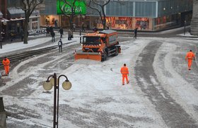 Räumfahrzeuge des AWB auf dem Rathausplatz. Foto: Stadt Oldenburg