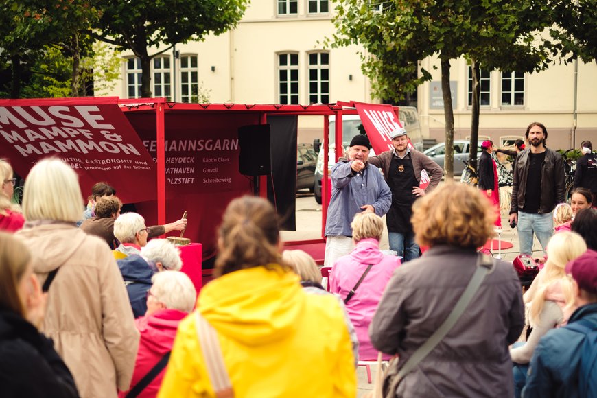 Richard Kachel Team Seemannsgarn mit Käpt'n Claas und Heimathaven vor dem Publikum. Foto: Richard Kachel