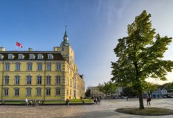 Spätsommer rund ums Oldenburger Schloss. Foto: Hans-Jürgen Zietz