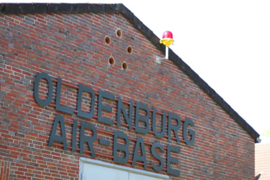 Schild "Oldenburg Air-Base" am Gebäude der Traditionsgemeinschaft. Foto: Stadt Oldenburg