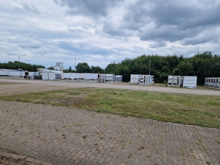 Riesenrad-Transporter auf dem Gelände an den Weser-Ems-Hallen am 30. September 2024 angekommen. Foto: Stadt Oldenburg