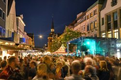 Bühne vor dem Lappan. Foto: Hans-Jürgen Zietz